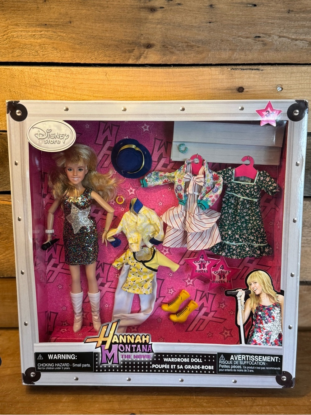 Hannah Montana Wardrobe Doll with 4 Iconic Hannah Montana: The Movie Outfits